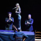 María Terremoto muestra su esencia flamenca en un gran recital en el Teatro Auditorio de Roquetas