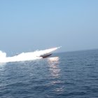 Tropas de la República de Irán bloquean el paso del Estrecho de Ormuz.