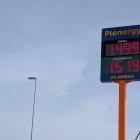 Precio del combustible en una gasolinera de Almería.