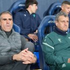 Garitano y Patxi Ferreira en su último partido al frente del Cádiz.