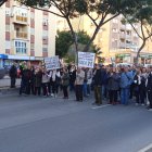 Movilización de vecinos solicitando un paso de peatones y seguridad