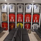 La sala de espera de la clínica del doctor Ripoll en el UD Almería Stadium es un museo con un valor incalculable.