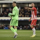 Andrés Fernández y Rodrigo Ely en el Huesca-Almería.