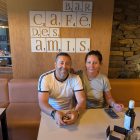 Aurelio y Flori, los nombres propios detrás de: 'Bar café  des amis'.
