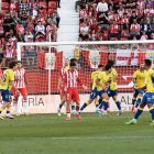 Las Palmas toma vida en el Mediterráneo a costa de un Almería de cristal.