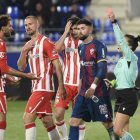 El Almería también ha sufrido arbitrajes polémicos y ha cerrado el pico.