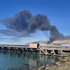 Imagen de la columna de humo en el Puerto de Almería
