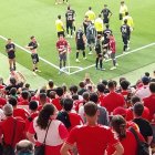 Los jugadores del Almería se acercaron a la grada visitante del Molinón.