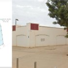 A la izquierda, planos de los tres locales situados en la Plaza de Toros de Roquetas de Mar; a la derecha, la ubicación exacta.