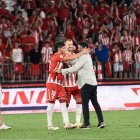 Mohammed Al-Khereiji celebrando con Ely y Bonini el pase ante el Castellón.