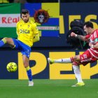Álex Sola vivía momentos brillantes con el Granada la pasada temporada.