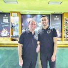 Antonio López padre y Antonio hijo, dos generaciones al frente del bar Virgen del Mar.