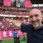 Ahora es el entrenador del Kyoto Sanga de la máxima categoría de Japón.