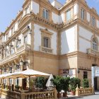 Fachada del Círculo Mercantil y Teatro Cervantes.