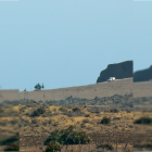 Imagen del helicóptero de la Guardia Civil en la zona en la que ha sido rescatado el cadáver de un hombre junto a Genoveses.