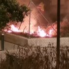 Imagen del incendio en el solar cercano a la Plaza Vieja de la capital almeriense.