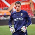 El nuevo portero del Almería viene del FC Barcelona.