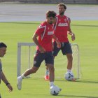 Niko Tomasevic en el entrenamiento del Almería. Llegó en el último día del mercado de fichajes a la Academia UDA.