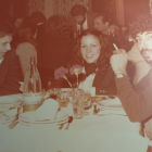 Gandolfo y su ex mujer junto a Luis Cela cigarrillo en mano.