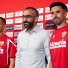 Lelo, El Assy y Muñoz en la presentación. Ambos fichajes están disponibles para jugar el domingo contra el Cádiz.