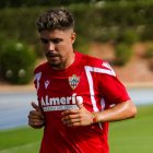 Pozo en el campo Anexo del estadio en pretemporada.