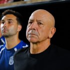 Claudio Barragán mirando al frente y cabeza alta como buen profesional.