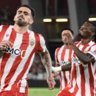 Brian Cipenga dio tres pases de gol en su estreno como titular: marcaron Javi Muñoz, De la Fuente y Baptistao.
