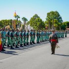 El general de división José Agustín Carreras pasa revista en la Base Álvarez de Sotomayor en su despedida de La Legión.