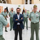 El general de brigada Moreno Arenas, a la derecha, junto al vicepresidente de la Diputación, Álvaro Izquierdo.