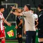 García Pimienta en la banda del Nuevo Arcángel de Córdoba.
