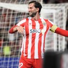 Leo Baptistao celebra su gol al Cádiz en la portería del fondo sur.