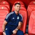 La transición del césped al palco no es fácil en el mundo del fútbol.