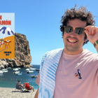 Enrique Rey, autor de 'Melón con jamón', en una playa almeriense.