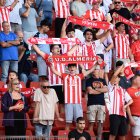 La afición del Almería sigue sorprendiendo a pesar del duro golpe que se llevó en el Play Off contra el Málaga.
