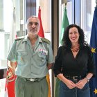 El general de brigada Moreno Arenas, junto a la alcaldesa de Almería, María del Mar Vázquez.
