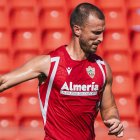 Rodrigo Ely tiene que volver al Hospital Vithas Almería a causa de los problemas que le está dando la artritis de tobillo.