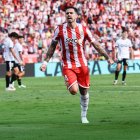 La celebración de Miguel de la Fuente tras el 2-1 ante el Burgos.
