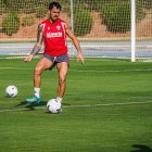 Álex Sola ha sido apartado, entrenará solo y no coincidirá con sus compañeros en los entrenamientos.