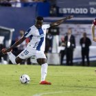 Soko anotaba su primer gol de la temporada al Granada de Pacheta.
