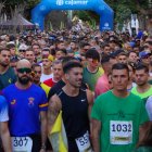Todos los participantes preparados en la línea de salida, situada en el Paseo de Almería.