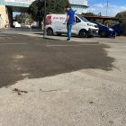 Sangre en el suelo horas después del asesinato a tiros del trabajador de Urbaser en el Punto Limpio del Sector 20.