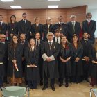 Foto de familia con los siete nuevos colegiados y colegiadas del Ilustre Colegio de la Abogacía de Almería.