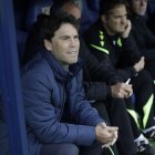 Rubi en el banquillo de La Rosaleda en un Málaga-Almería.