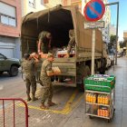 La Legión entrega del excedente de comida y bebida de La Desértica al comedor social La Milagrosa.