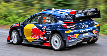 Luis Moya vuelven a ajustarse los arneses para enfrentarse al cronómetro con la máquina más avanzada del automovilismo moderno, el Ford Puma Rally1 híbrido.