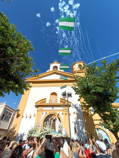 Salida de la parroquia de San Roque.