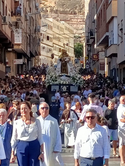 La Calle Cordoneros llena de gente.