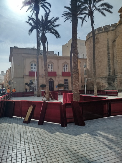 Empieza el montaje de la Carrera Oficial de la Semana Santa de 2025.