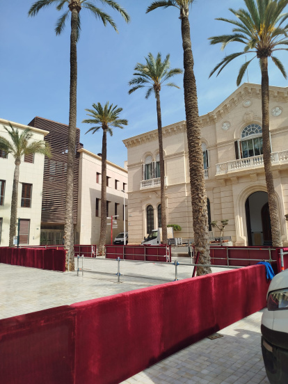 Empieza el montaje de la Carrera Oficial de la Semana Santa de 2025.