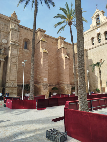 Empieza el montaje de la Carrera Oficial de la Semana Santa de 2025.